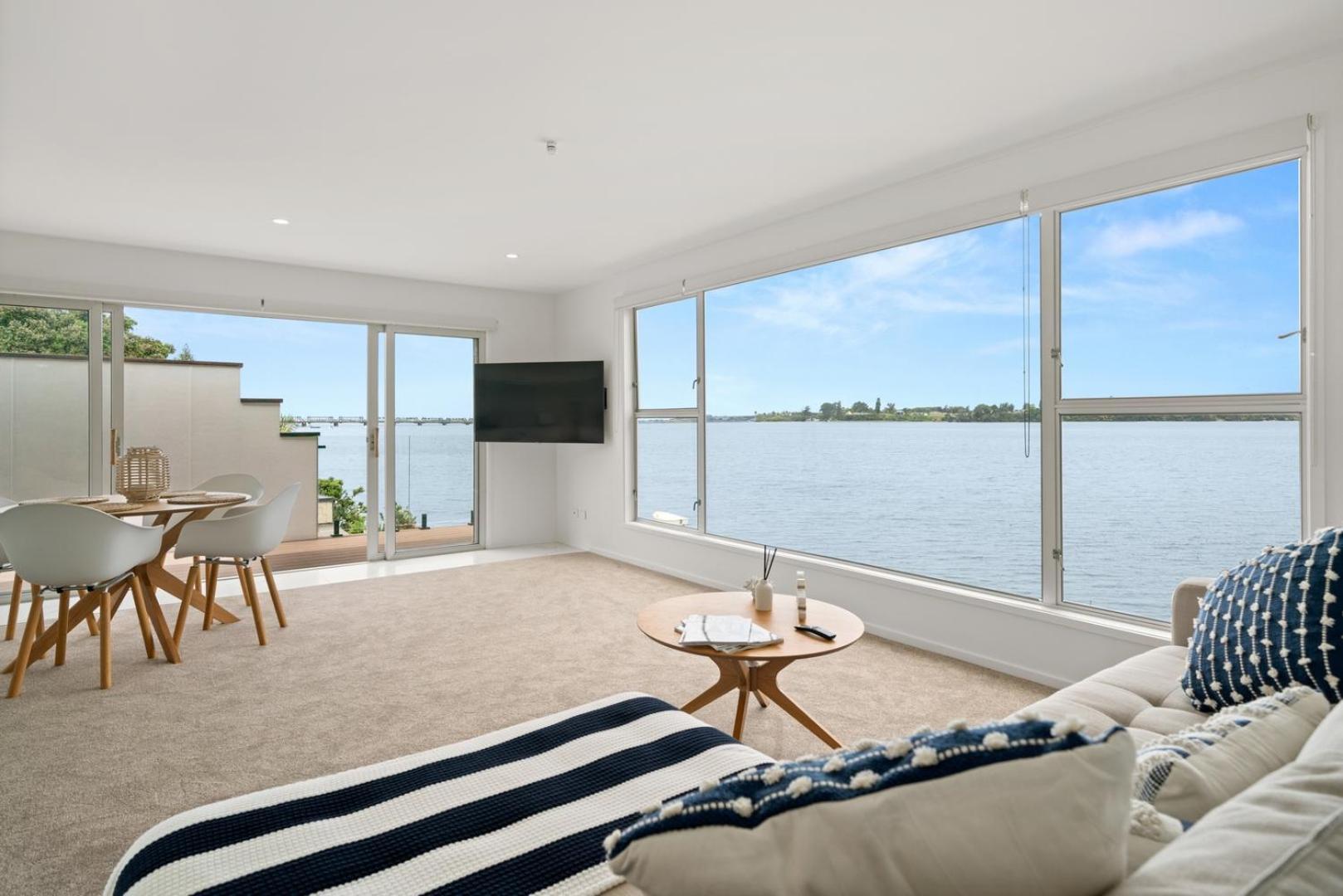 Harbour View And Waterfront Motel