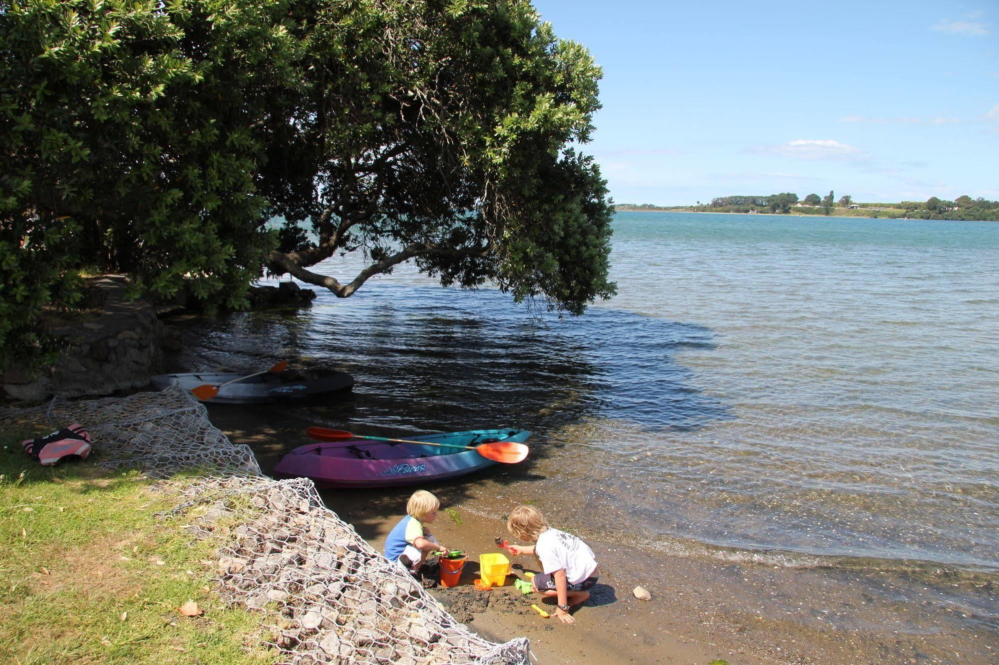 Harbour View And Waterfront Motel 4*