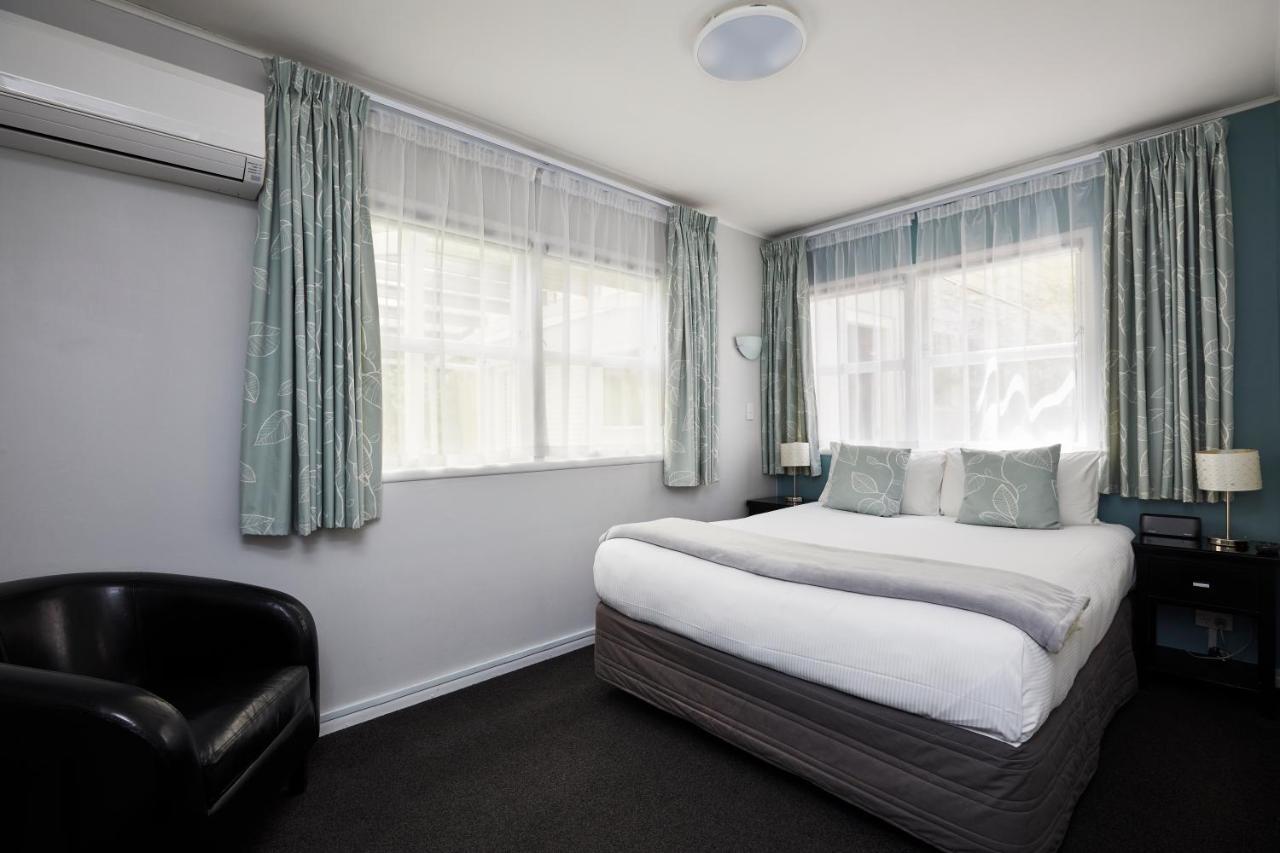 Harbour View And Waterfront 4*